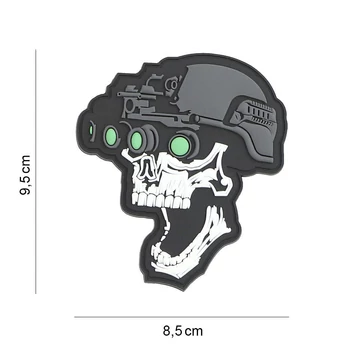 101INC Tépőzáras felvarró 3D "Night Vision Skull", fehér